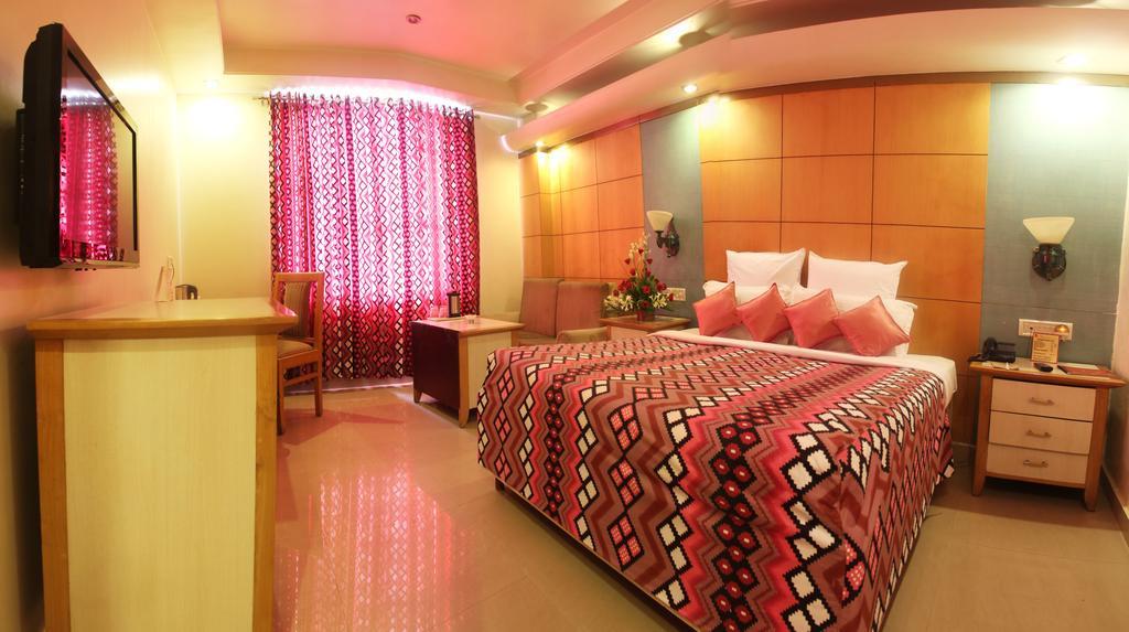 Hotel Grand International Rāipur Kültér fotó