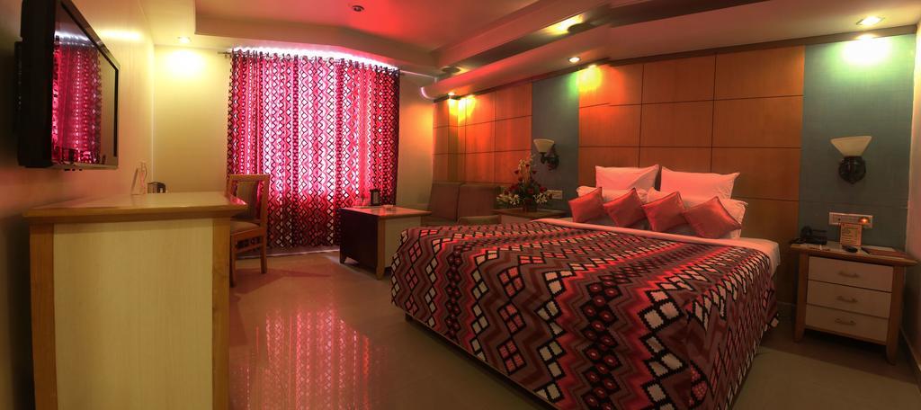 Hotel Grand International Rāipur Kültér fotó