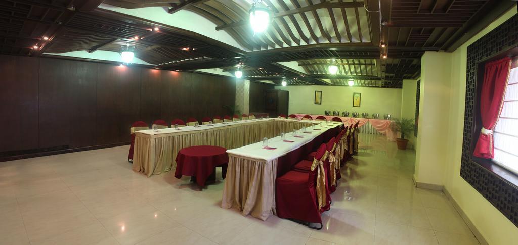 Hotel Grand International Rāipur Kültér fotó