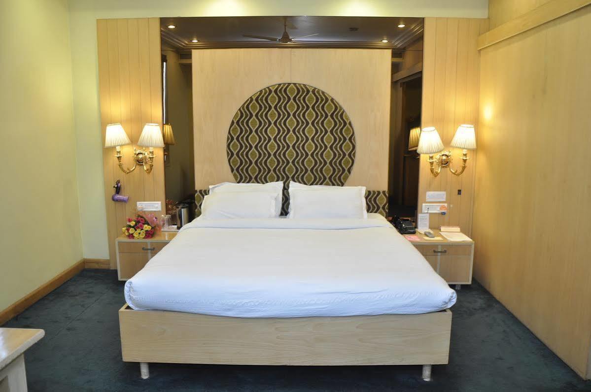 Hotel Grand International Rāipur Kültér fotó