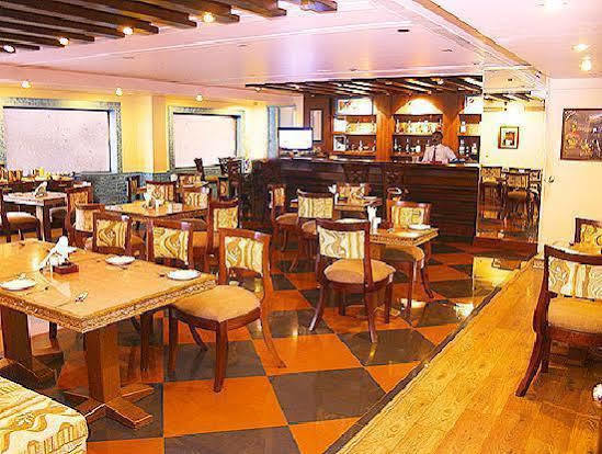 Hotel Grand International Rāipur Kültér fotó