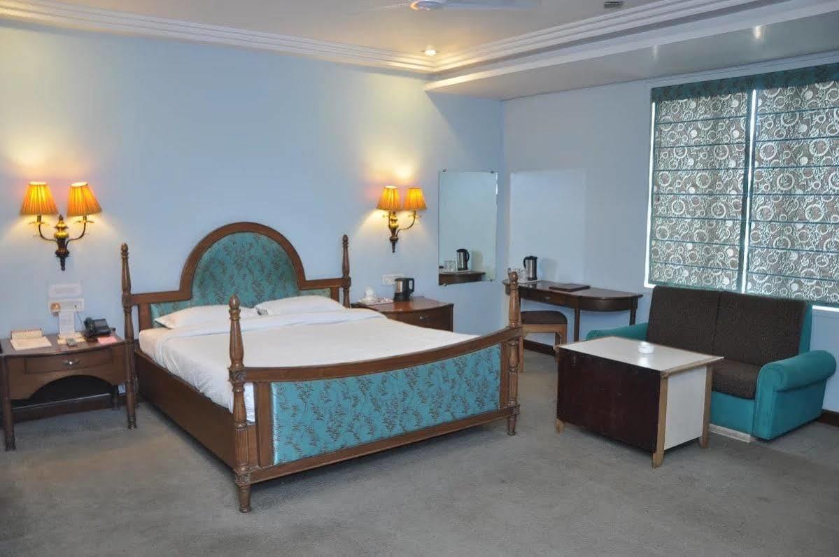 Hotel Grand International Rāipur Kültér fotó