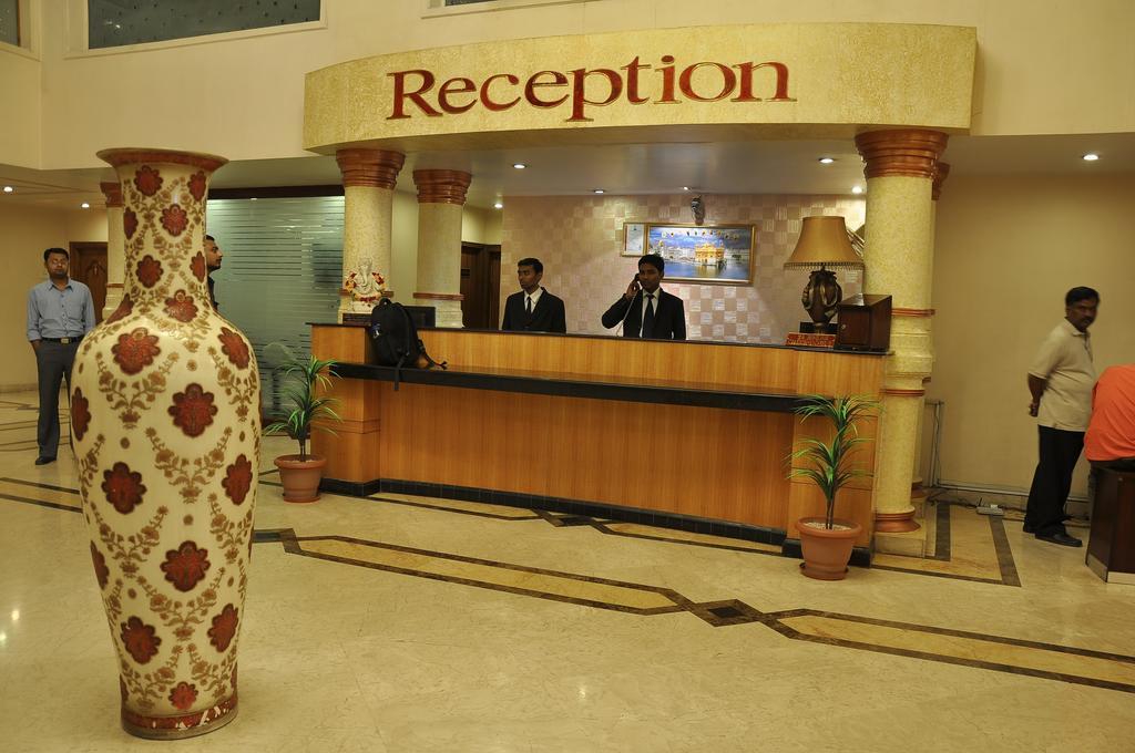 Hotel Grand International Rāipur Kültér fotó