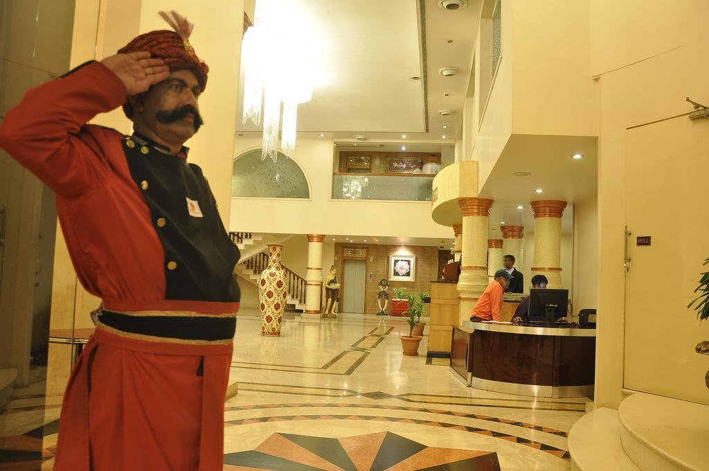Hotel Grand International Rāipur Kültér fotó